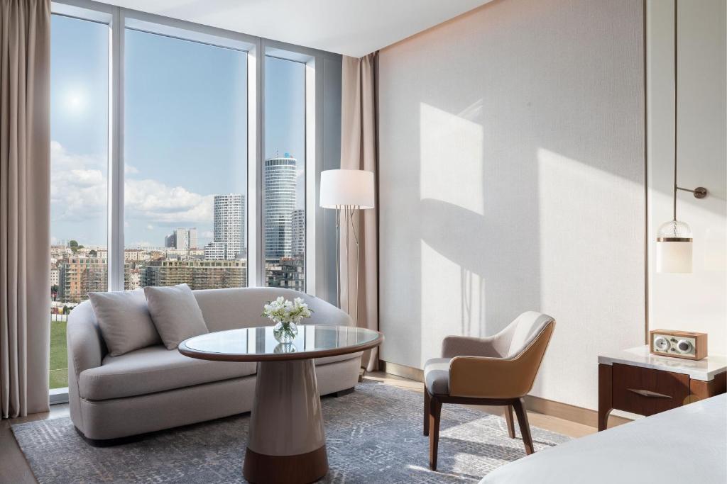 
Grand Luxe King Room with City View
