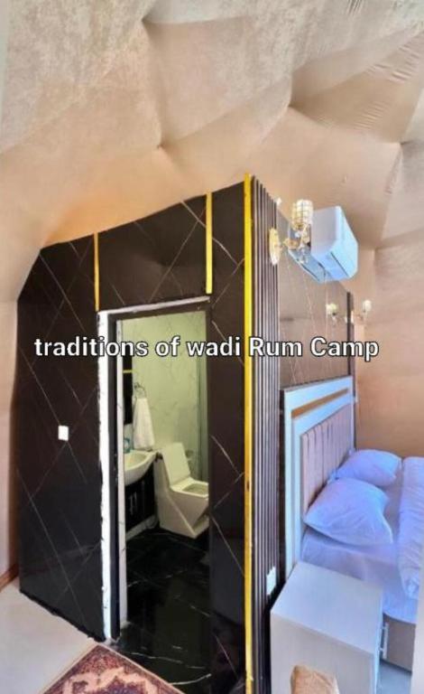 Letto o letti in una camera di Traditions of Wadi Rum camp & jeep tour