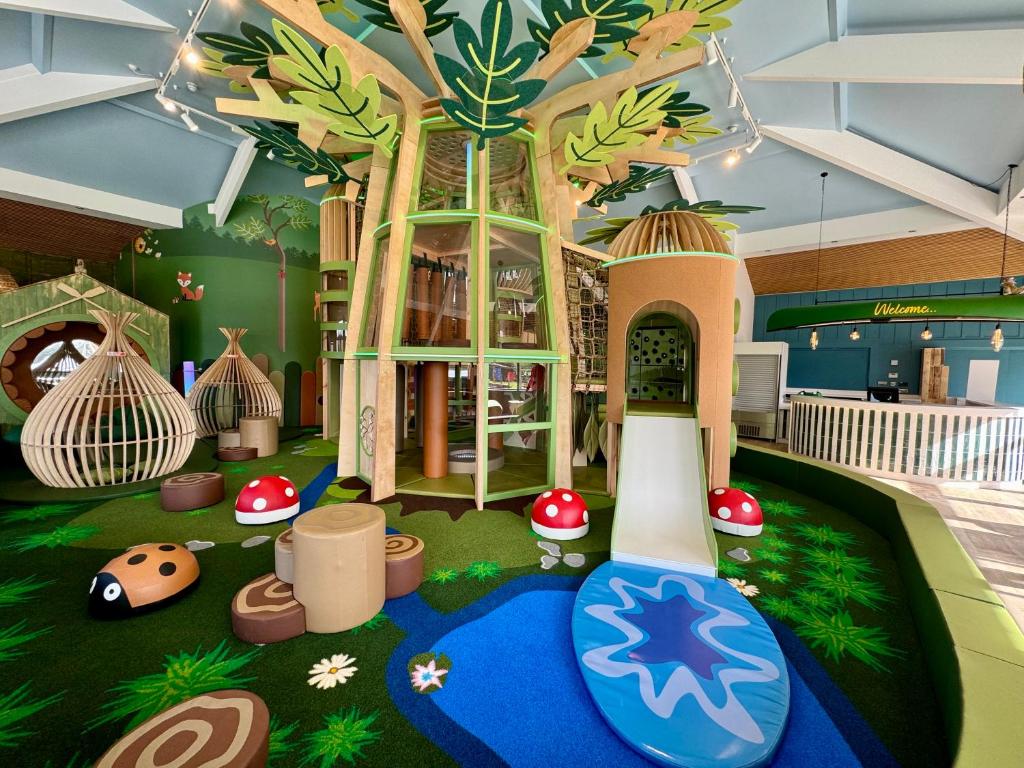 Fotografie z fotogalerie ubytování Spring View Hot tub Lodge v destinaci South Cerney