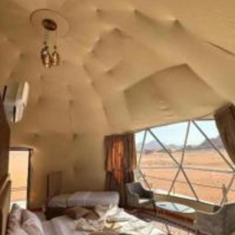 Letto o letti in una camera di Traditions of Wadi Rum camp & jeep tour