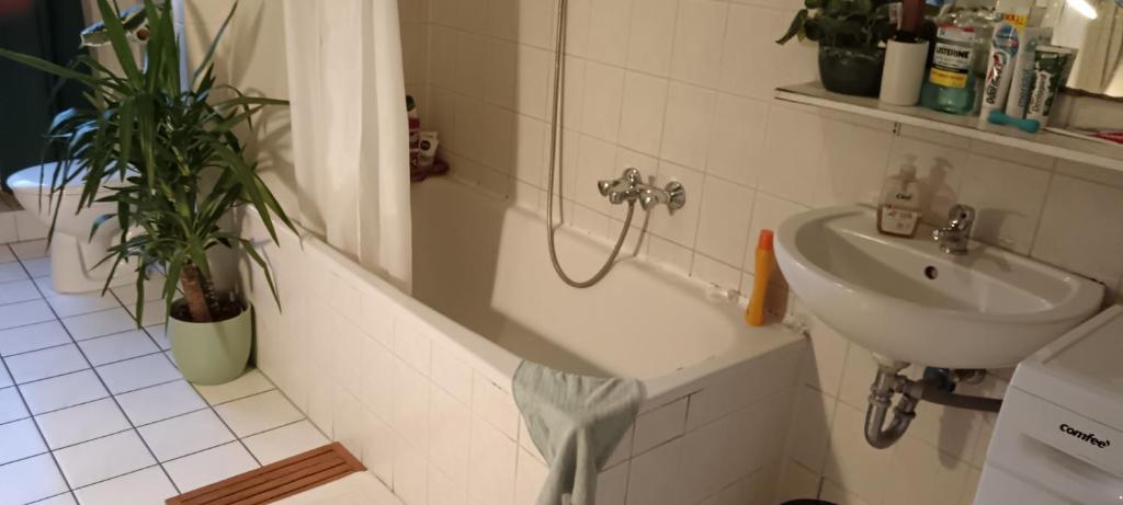 Koupelna v ubytování Sharing bedroom with Host near Alexanderplatz