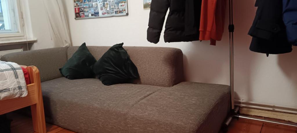 Posezení v ubytování Sharing bedroom with Host near Alexanderplatz