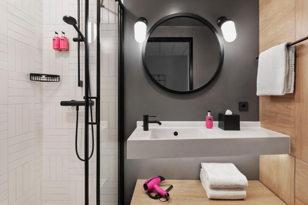 Moxy Duesseldorf City - Resim 33