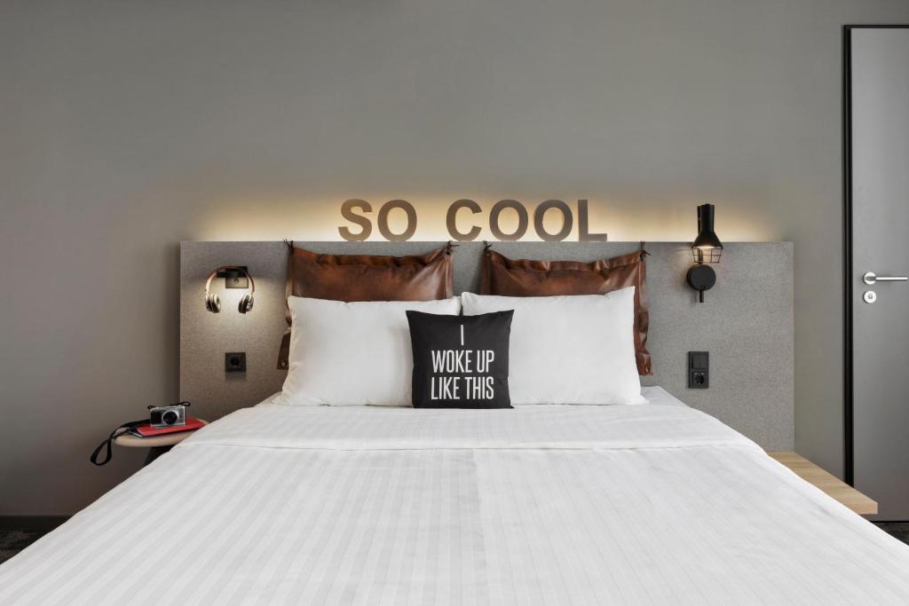Moxy Duesseldorf City - Resim 38