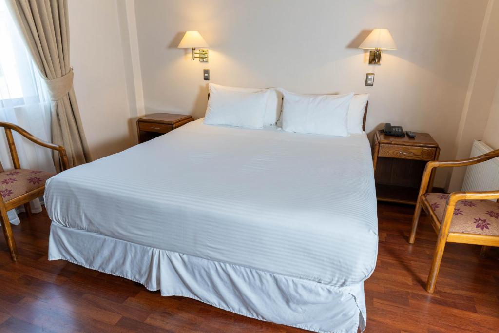 Postel nebo postele na pokoji v ubytování Hotel Francisco De Aguirre