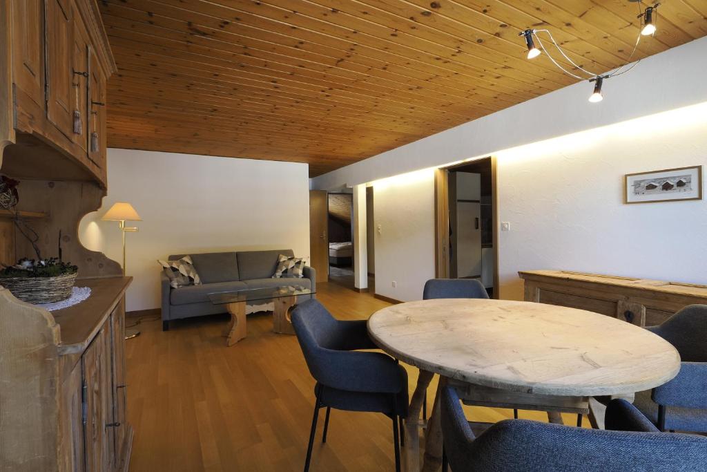 Posezení v ubytování Hotel Alpina Parpan