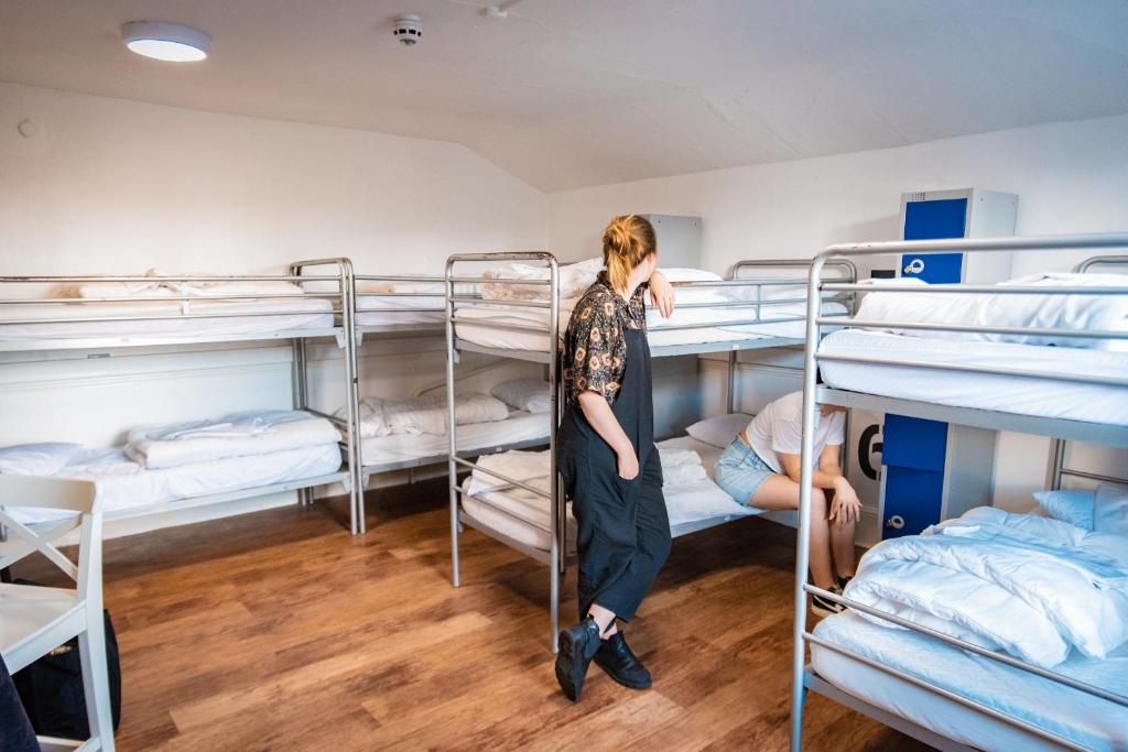 Postel nebo postele na pokoji v ubytování Bath YMCA Hostel