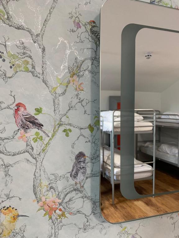 Postel nebo postele na pokoji v ubytování Bath YMCA Hostel