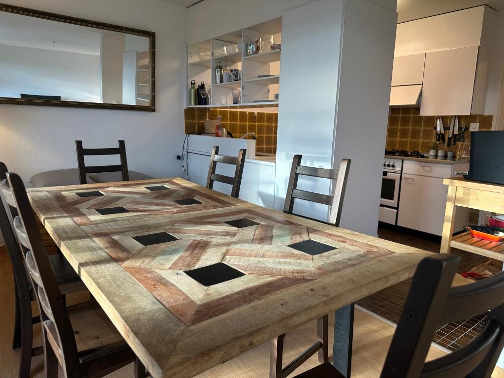 Cucina o angolo cottura di Lovely room, 15 min from center, mountain view