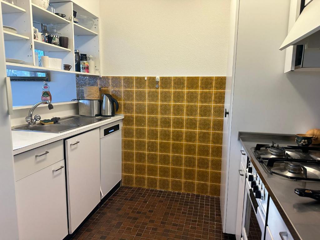 Cucina o angolo cottura di Lovely room, 15 min from center, mountain view