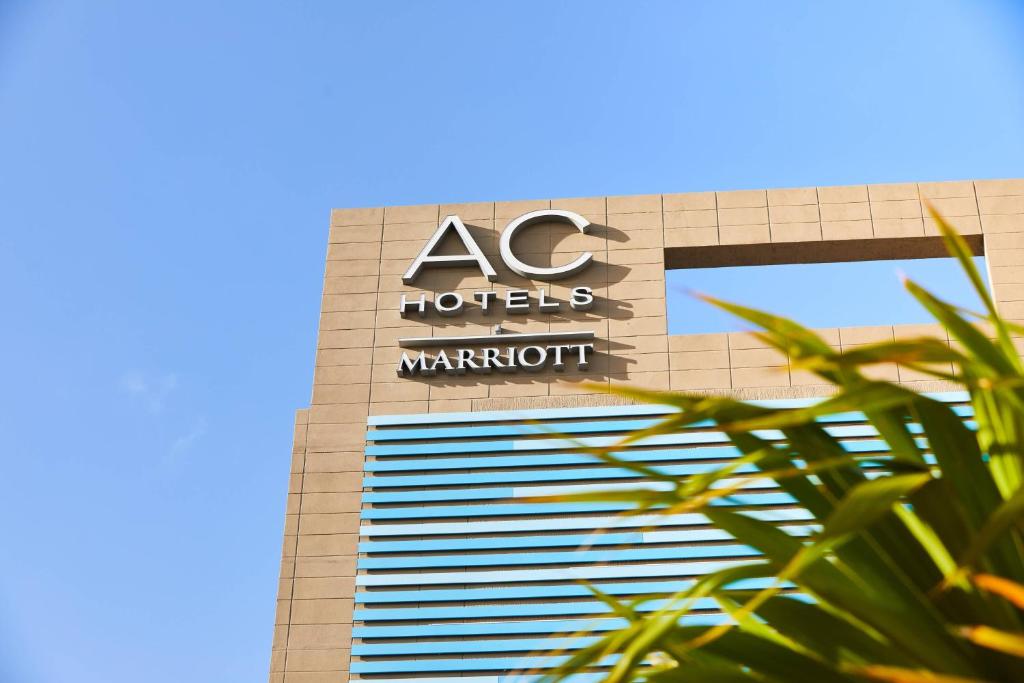 Um certificado, prêmio, placa ou outro documento exibido em AC Hotel by Marriott Miami Airport West/Doral