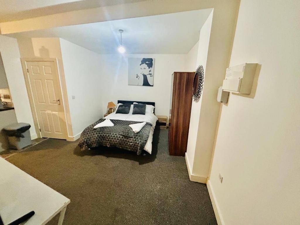 Postel nebo postele na pokoji v ubytování Studio Flat In Doncaster