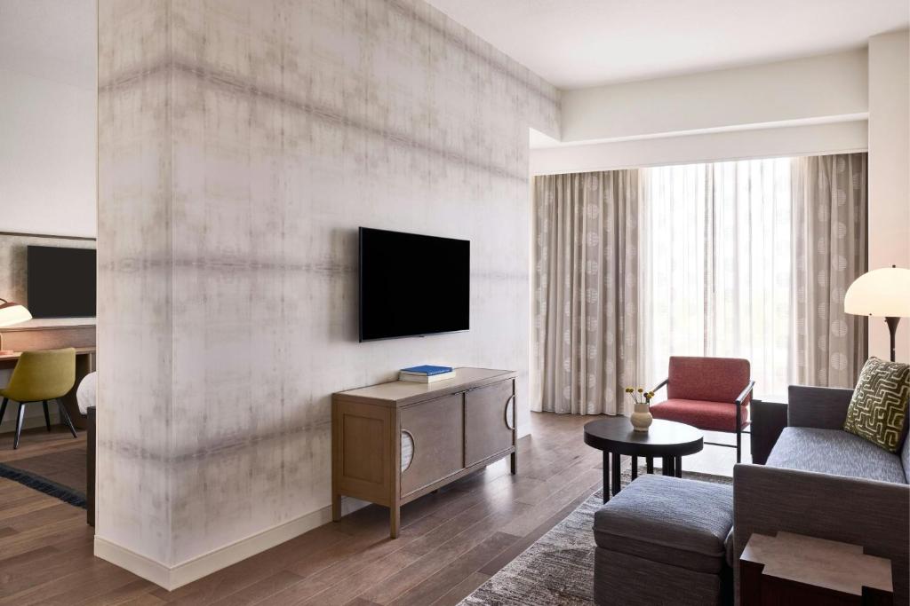 Renaissance Phoenix Glendale Hotel & Spa - 