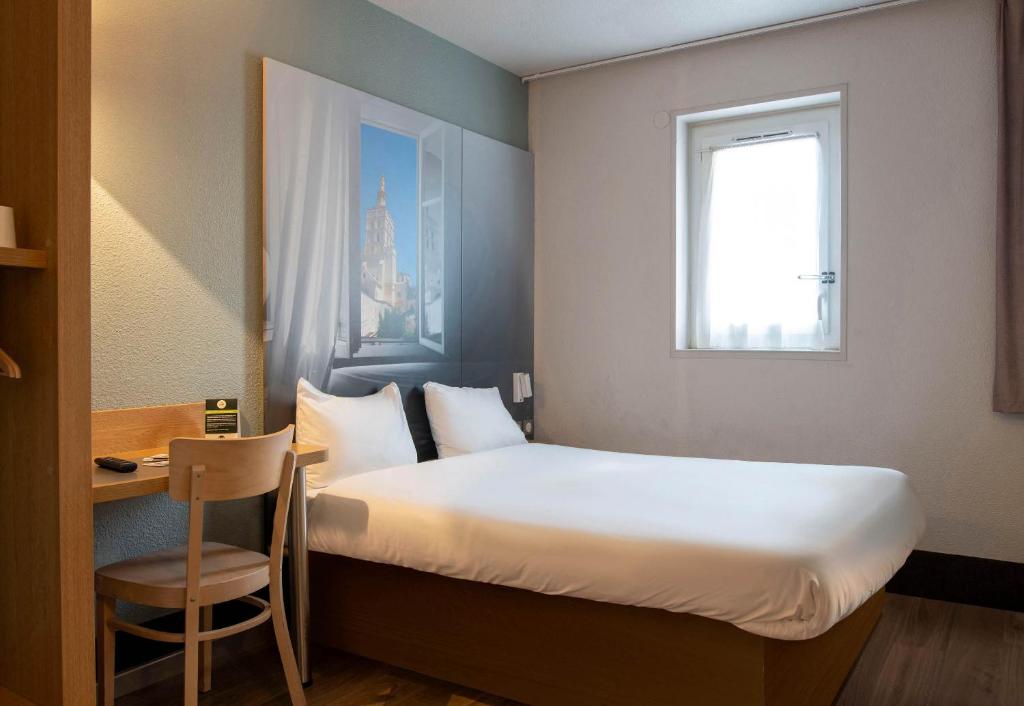 Postel nebo postele na pokoji v ubytování B&B HOTEL Avignon 2