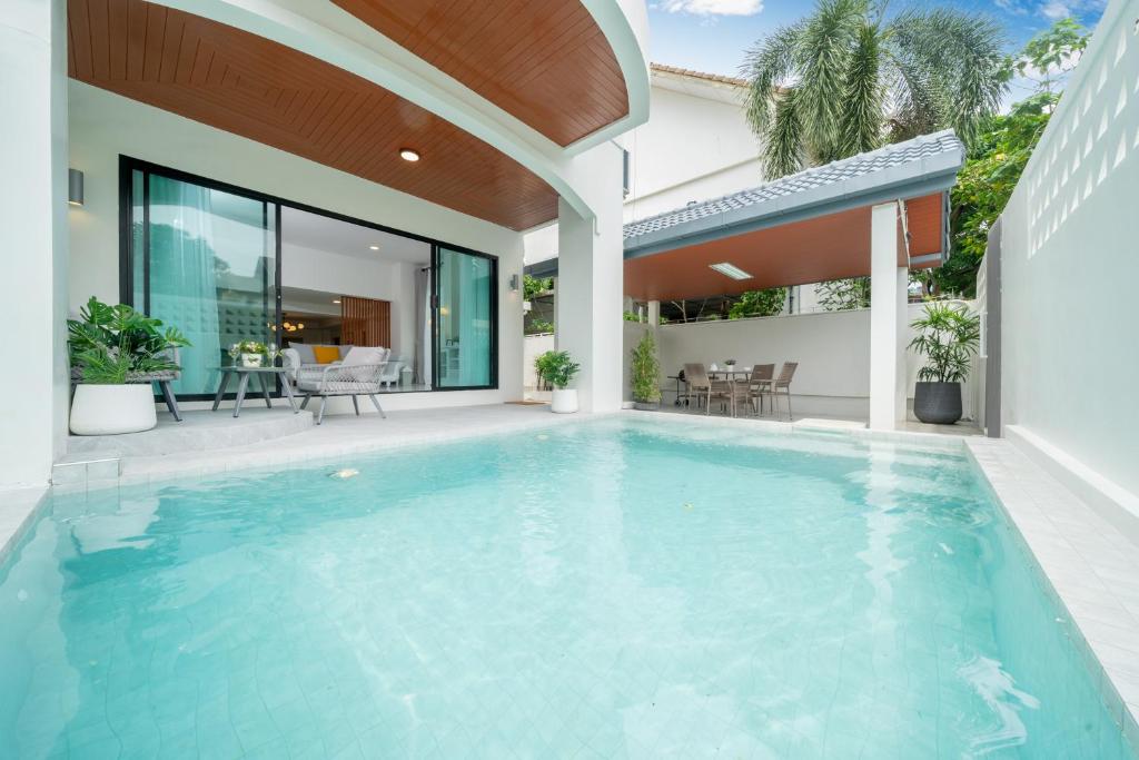 New Charming Patong Pool villa 5 mins walk Bangla beach, Patong Beach ...