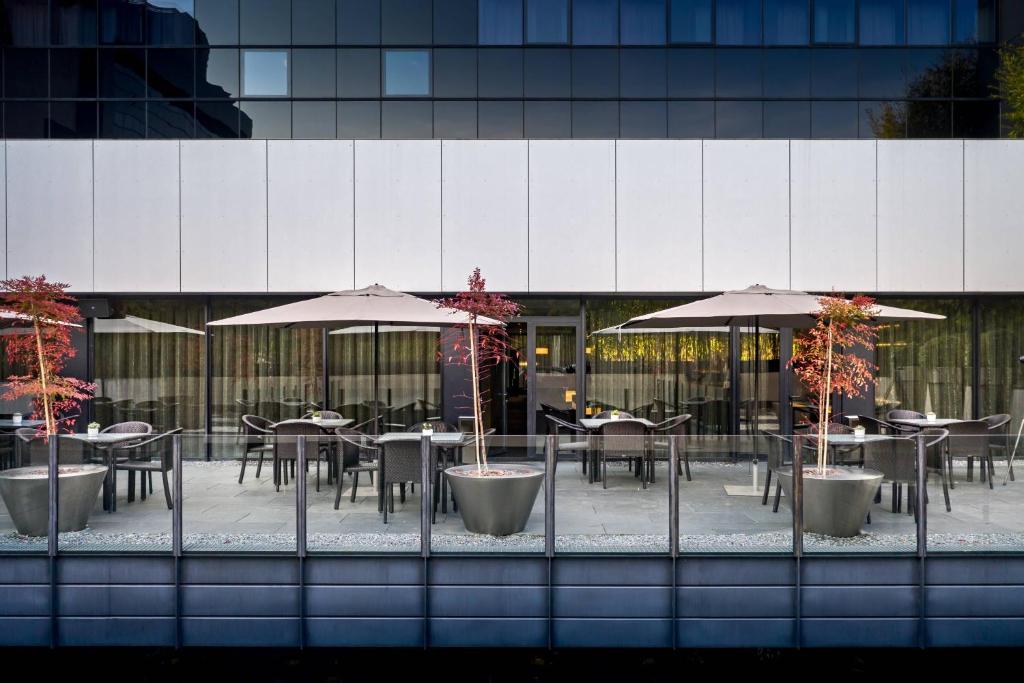 A restaurant or other place to eat at AC Hotel Atocha by Marriott