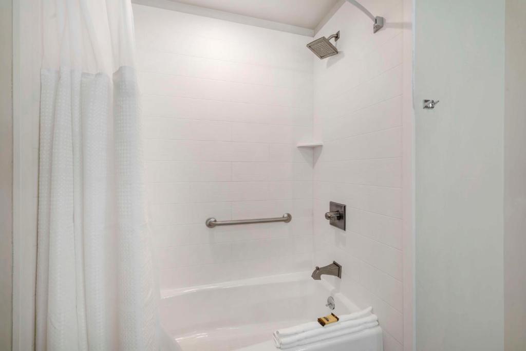 Best Western Plus Gardena-Los Angeles Inn & Suites - 