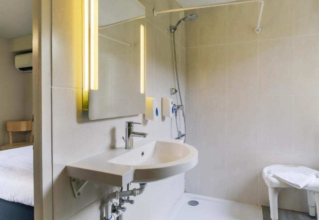 Koupelna v ubytování B&B HOTEL Verdun