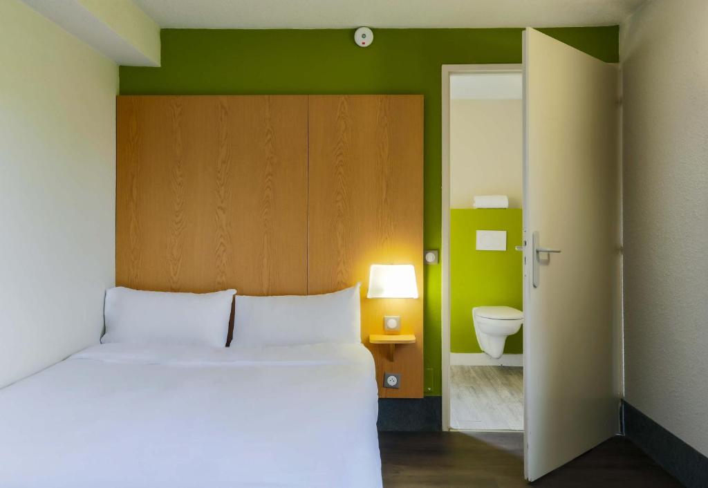 Postel nebo postele na pokoji v ubytování B&B HOTEL Verdun