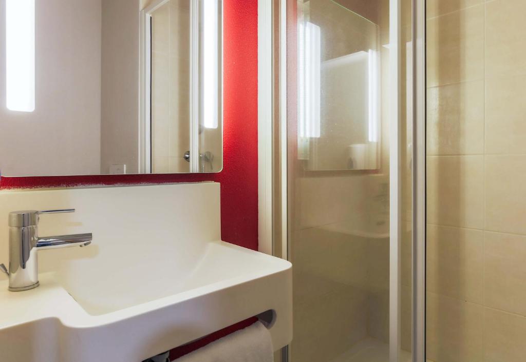 Koupelna v ubytování B&B HOTEL Verdun