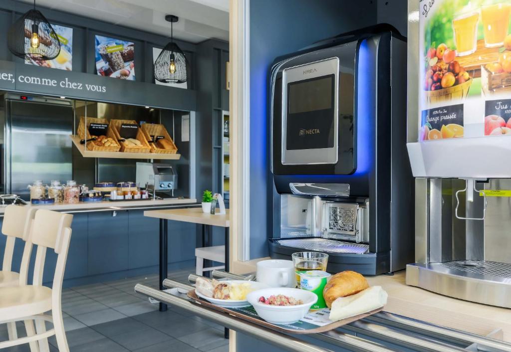 Kuchyň nebo kuchyňský kout v ubytování B&B HOTEL Verdun