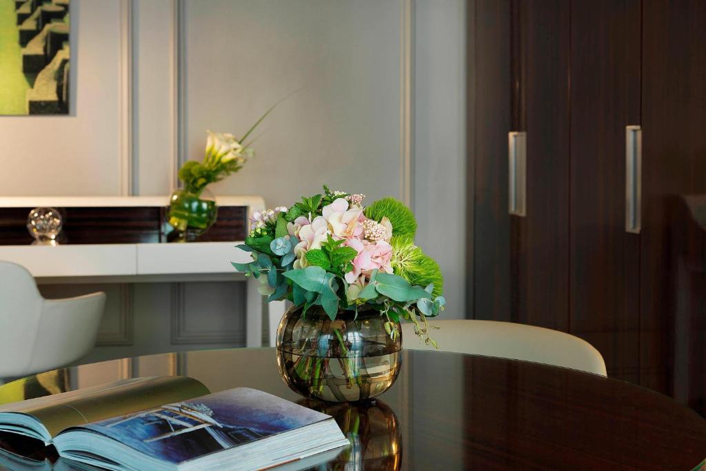 Renaissance Paris Nobel Tour Eiffel Hotel - Resim 28