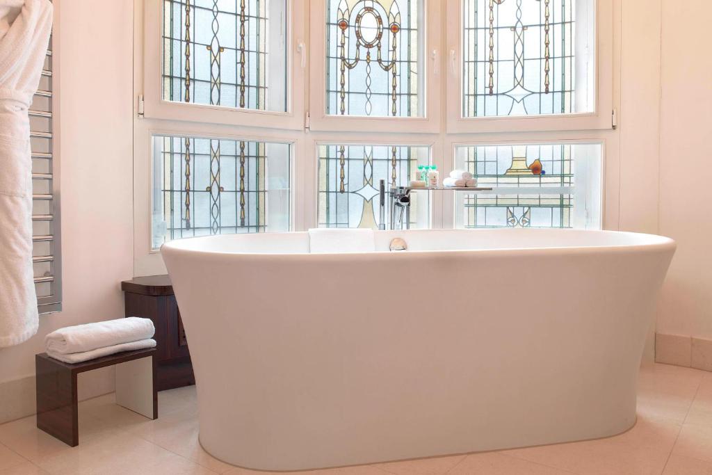 Renaissance Paris Nobel Tour Eiffel Hotel - Resim 41