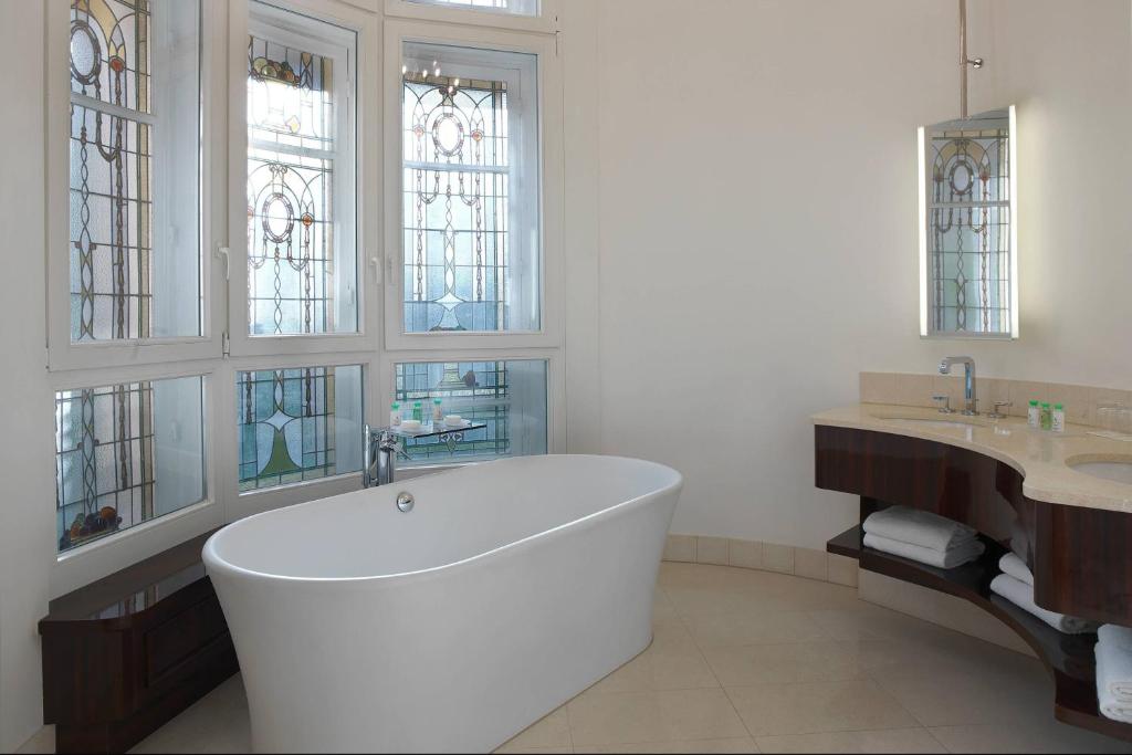 Renaissance Paris Nobel Tour Eiffel Hotel - Resim 42