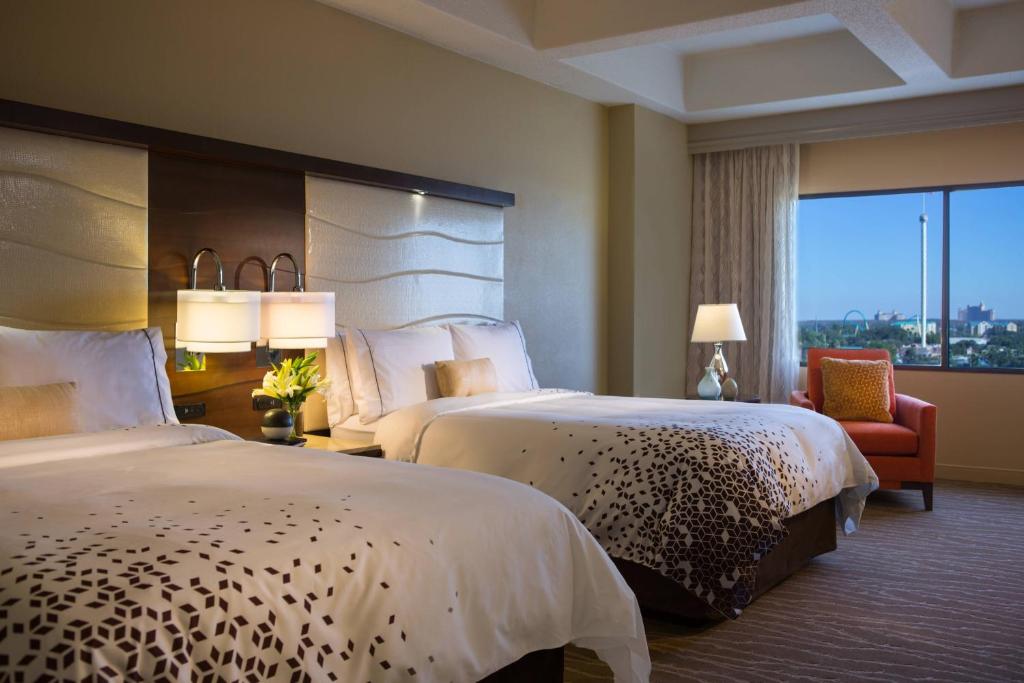 Renaissance Orlando at SeaWorld® - Zimmer Mit Queensize-Betten Und Blick Auf Den Pool