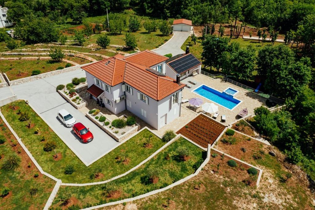 Πισίνα στο ή κοντά στο Luxury villa La Perla with heated pool