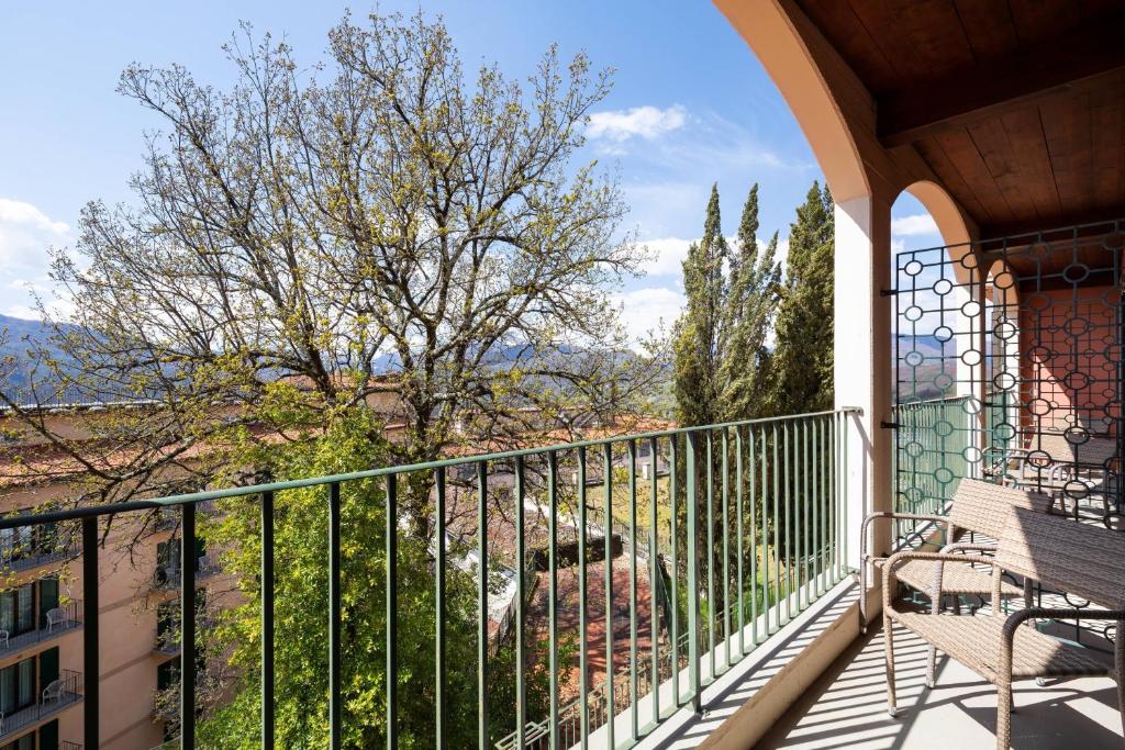 Balkon lub taras w obiekcie Renaissance Tuscany Il Ciocco Resort & Spa
