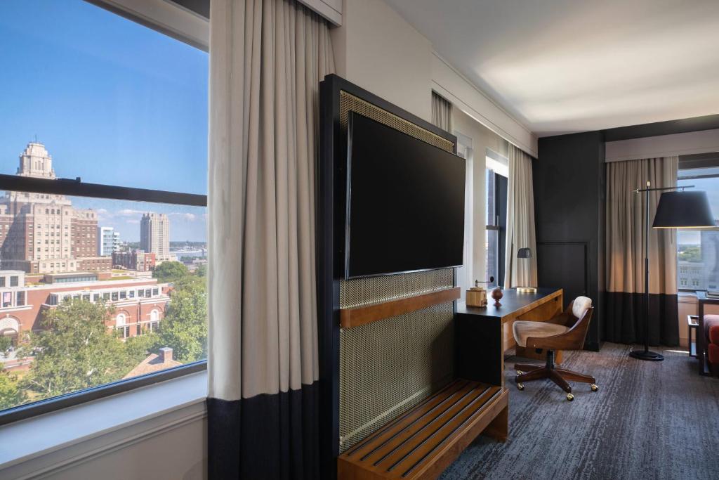 Renaissance Philadelphia Downtown Hotel - King Room With Park View