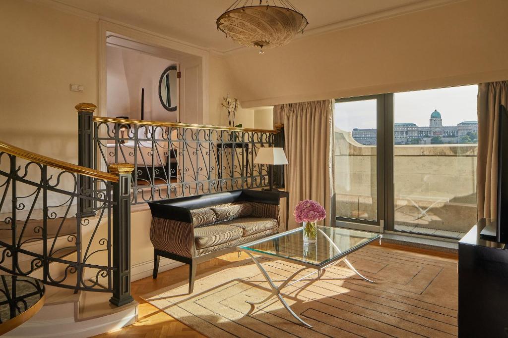 Posedenie v ubytovaní Four Seasons Hotel Gresham Palace Budapest