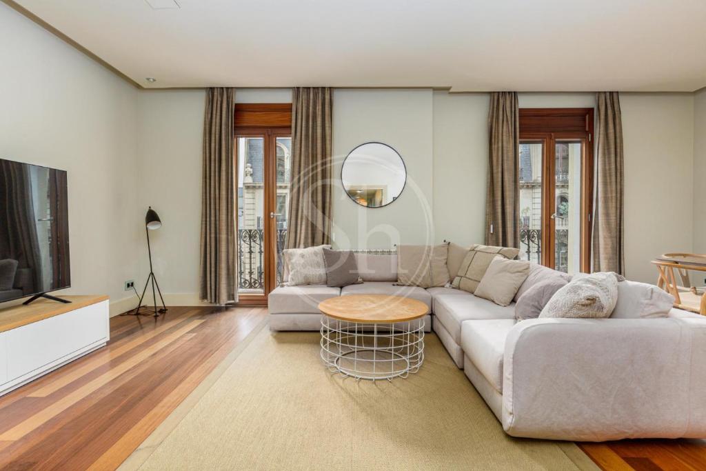 Spacious Apartment Near Passeig de Gràcia