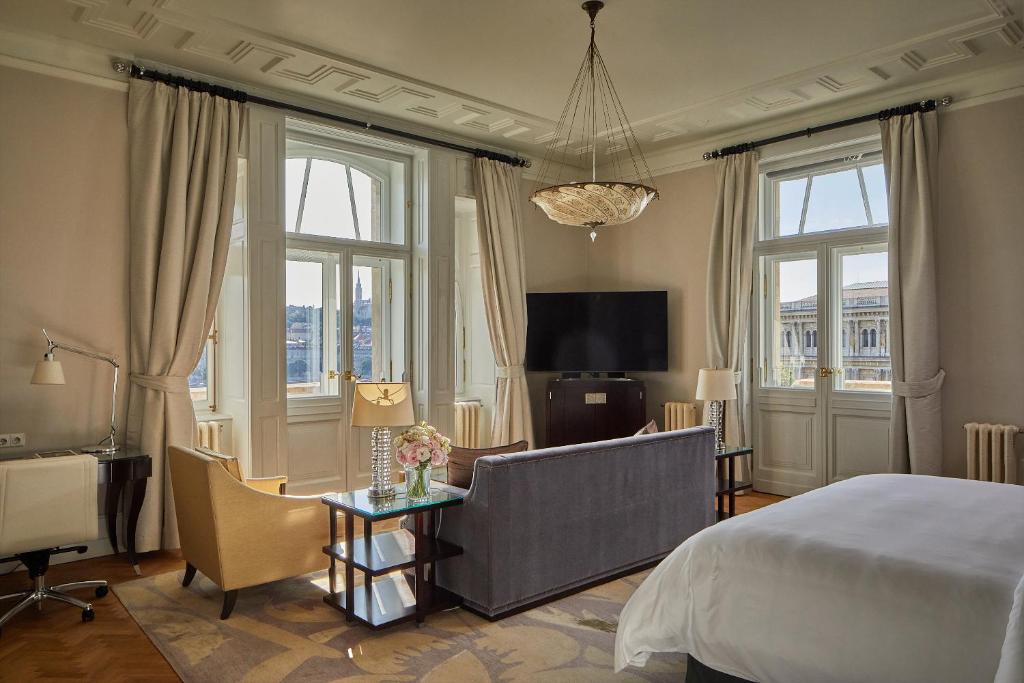 Posteľ alebo postele v izbe v ubytovaní Four Seasons Hotel Gresham Palace Budapest