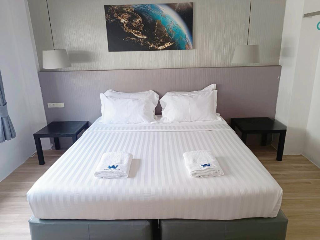 Postel nebo postele na pokoji v ubytování Whale Hostel Cha-Am