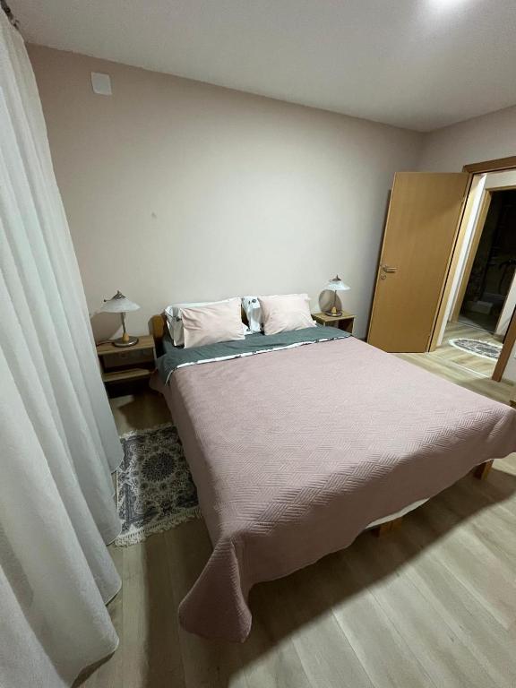 Postel nebo postele na pokoji v ubytování Apartman KVINS 1