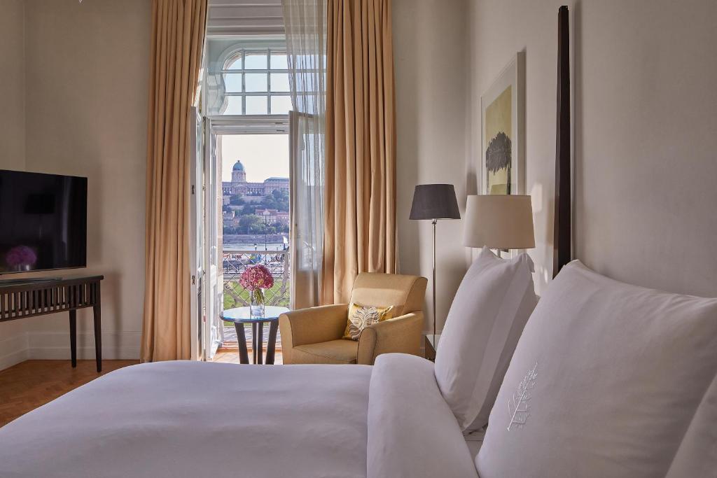 Chain Bridge One Bedroom Suite