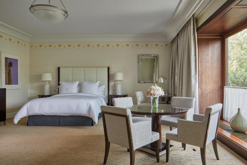 Four Seasons Hotel Gresham Palace Budapest - 公园套房配国王床