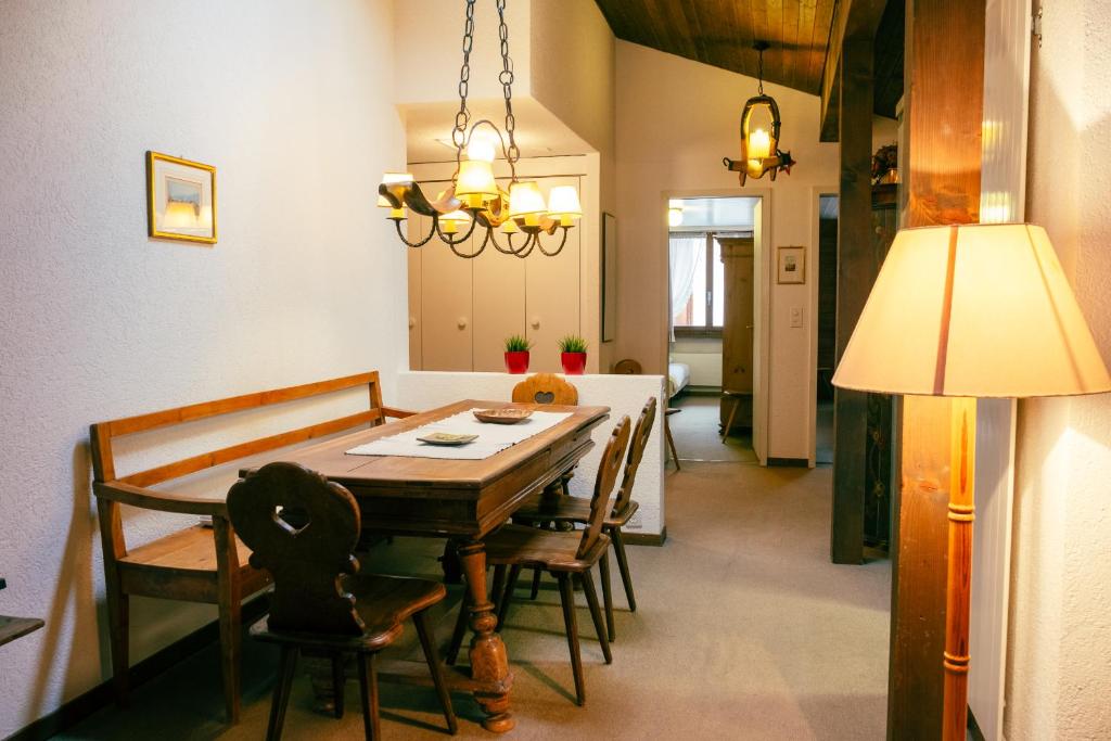 Fotografie z fotogalerie ubytování Charming Apartment with Alpine Ambiance v destinaci Gstaad
