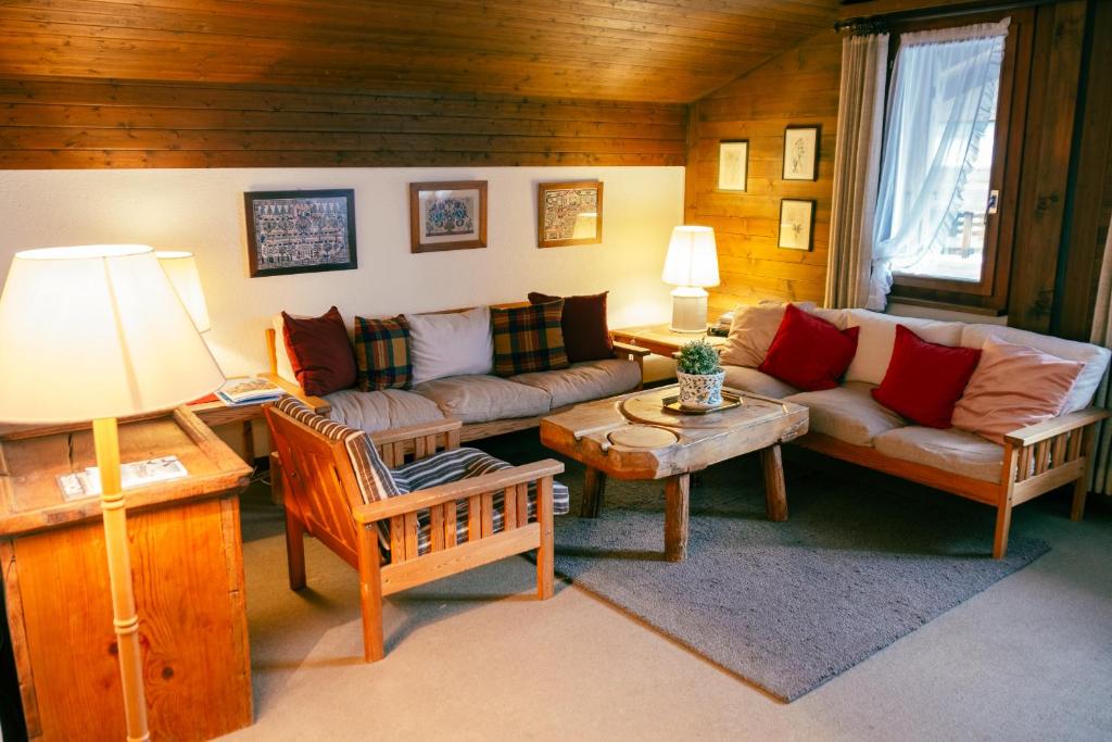 Posezení v ubytování Charming Apartment with Alpine Ambiance