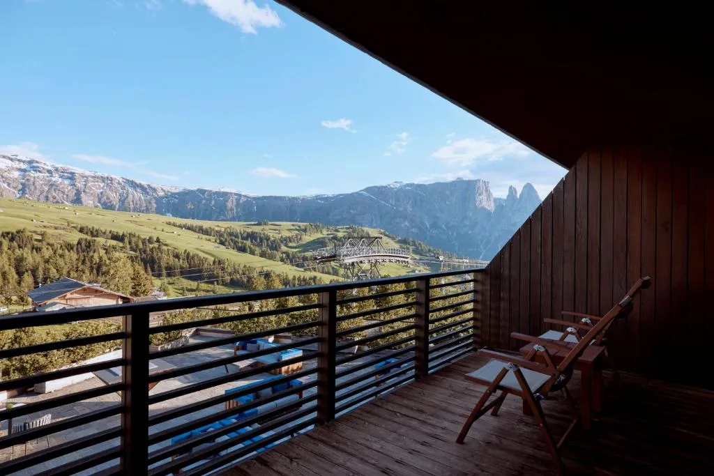 Double or Twin Room with Mountain View