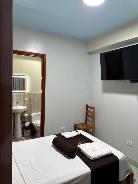 Hostal Cieza - Single Room With Private Bathroom