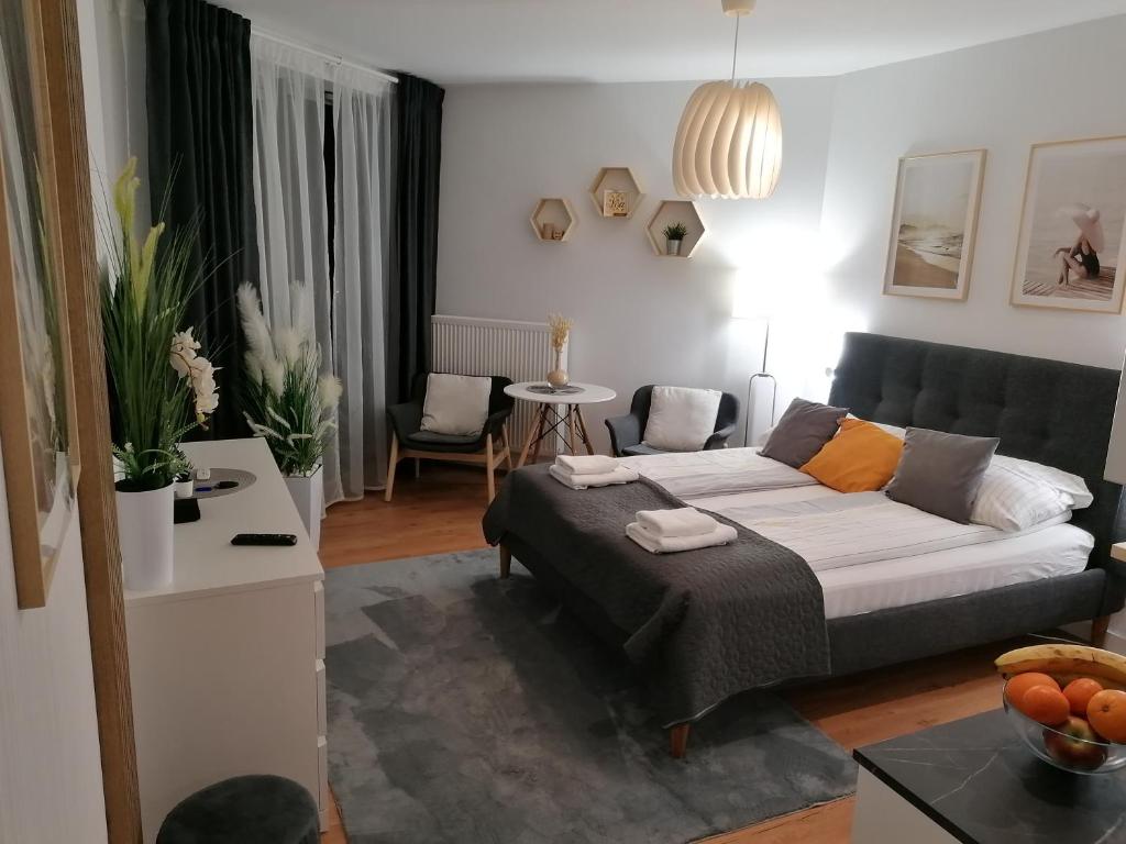 a living room with a bed and a couch at PINEA Apartament z widokiem na morze z basenem i SPA przy plaży in Pobierowo