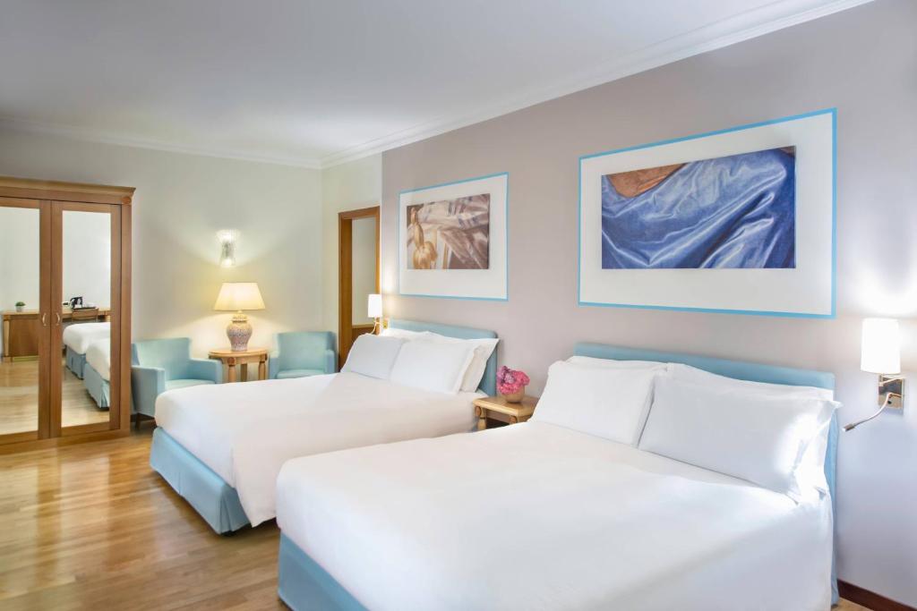 
Superior Family Room
