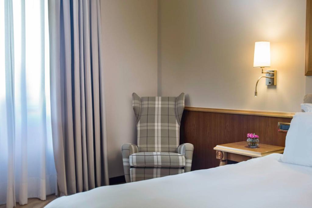 Renaissance Naples Hotel Mediterraneo - Resim 18