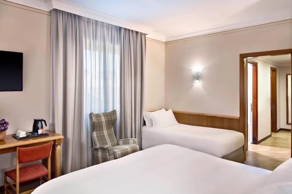 Renaissance Naples Hotel Mediterraneo - Resim 21