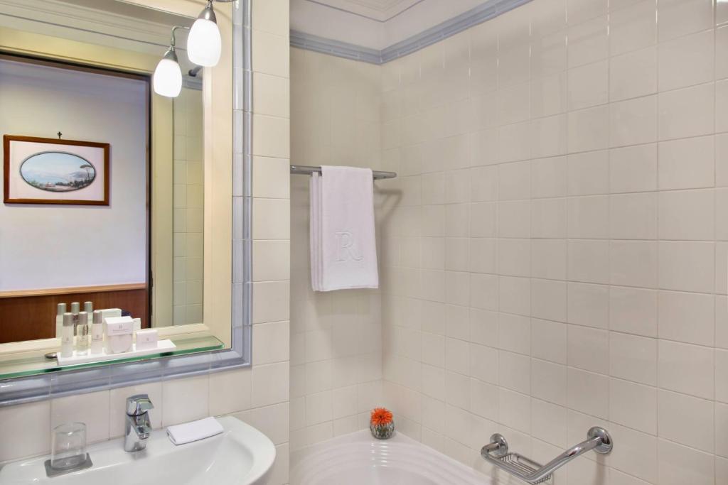 Renaissance Naples Hotel Mediterraneo - Resim 26