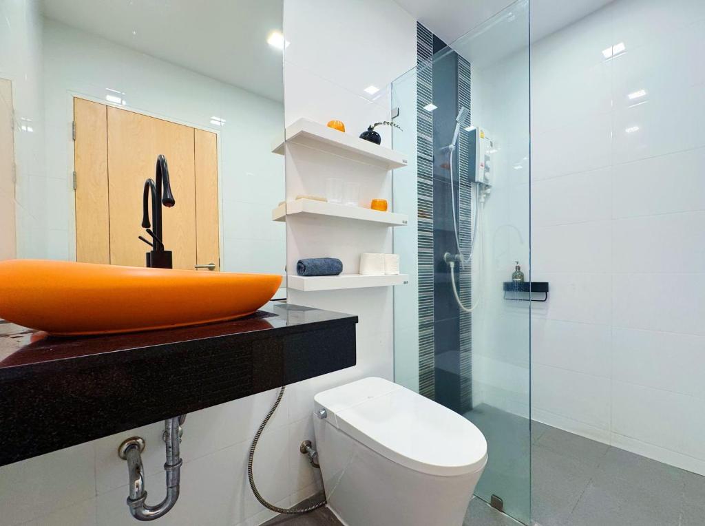 Koupelna v ubytování Safari 39sqm 1br apartment Pool walk to Naiyang Beach
