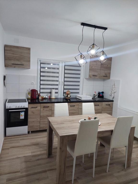 Kuchyň nebo kuchyňský kout v ubytování Apartmani Agape